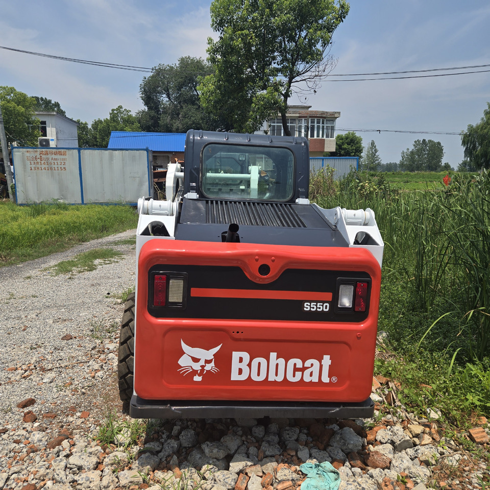 BOBCAT S550 - Мини-погрузчик с бортовым поворотом: фото 3 BOBCAT S550 - Мини-погрузчик с бортовым поворотом: фото 3