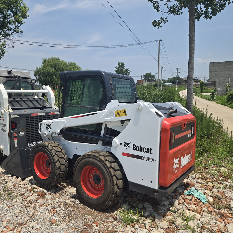 BOBCAT S550 - Мини-погрузчик с бортовым поворотом: фото 2 BOBCAT S550 - Мини-погрузчик с бортовым поворотом: фото 2