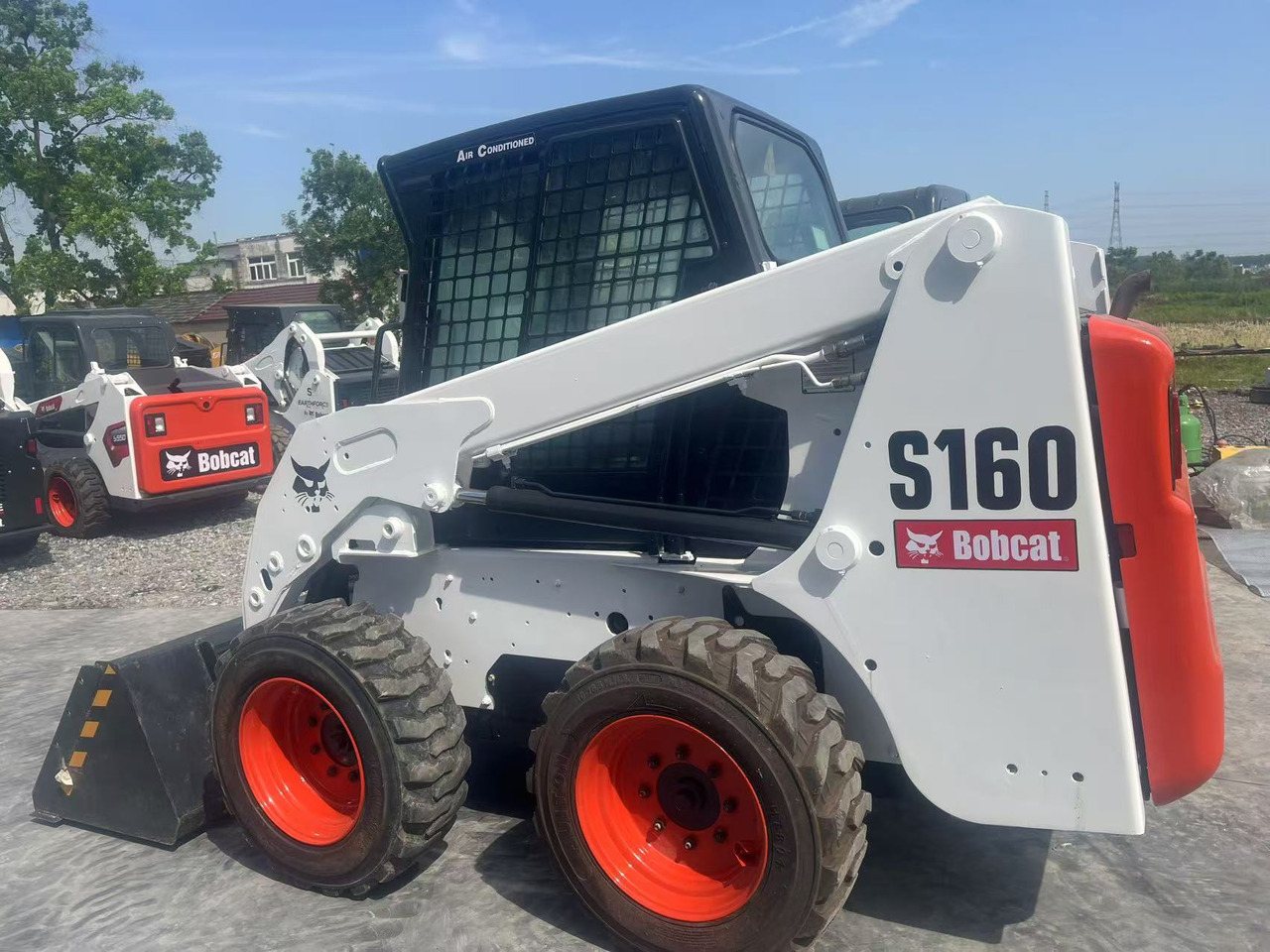 Bobcat S160 - Мини-погрузчик с бортовым поворотом: фото 2 Bobcat S160 - Мини-погрузчик с бортовым поворотом: фото 2