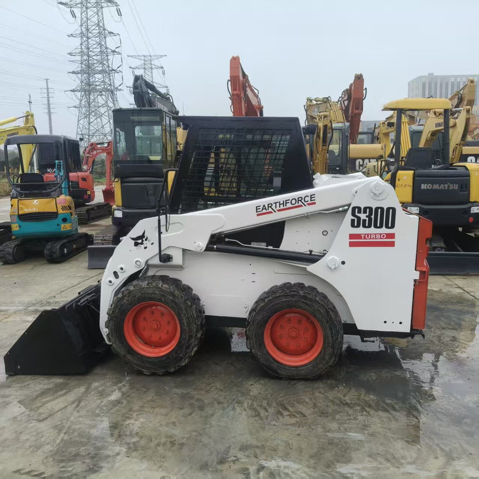 Bobcat S300 - Мини-погрузчик с бортовым поворотом: фото 1 Bobcat S300 - Мини-погрузчик с бортовым поворотом: фото 1
