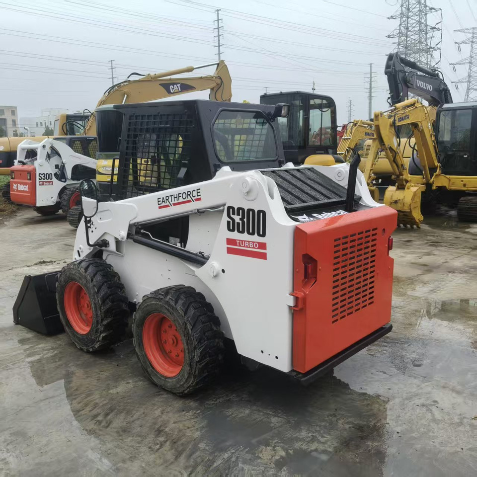 Bobcat S300 - Мини-погрузчик с бортовым поворотом: фото 2 Bobcat S300 - Мини-погрузчик с бортовым поворотом: фото 2