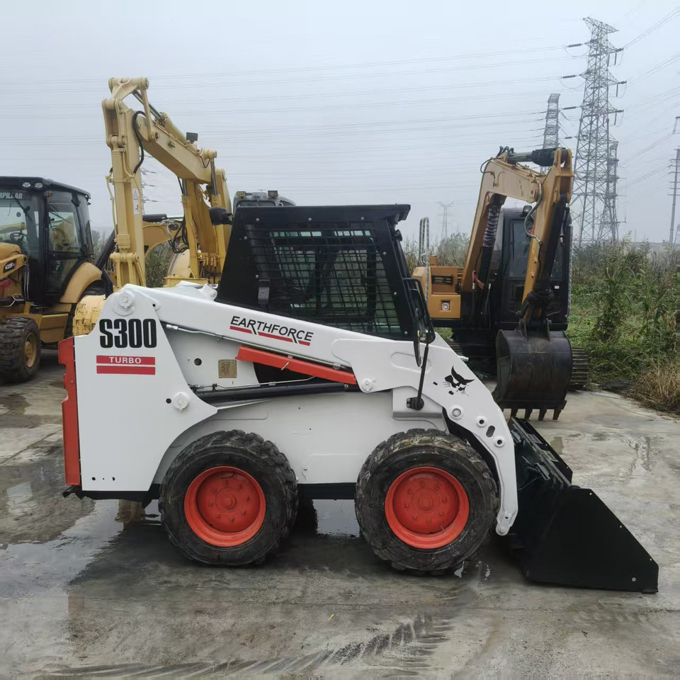 Bobcat S300 - Мини-погрузчик с бортовым поворотом: фото 5 Bobcat S300 - Мини-погрузчик с бортовым поворотом: фото 5