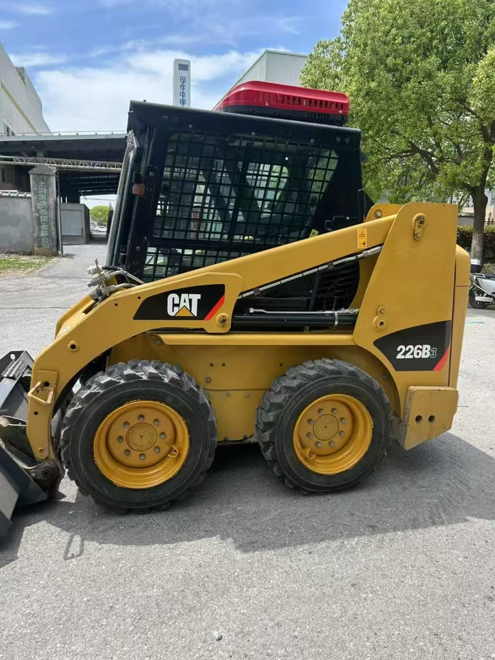 CATERPILLAR 226B-3 - Мини-погрузчик с бортовым поворотом: фото 2 CATERPILLAR 226B-3 - Мини-погрузчик с бортовым поворотом: фото 2