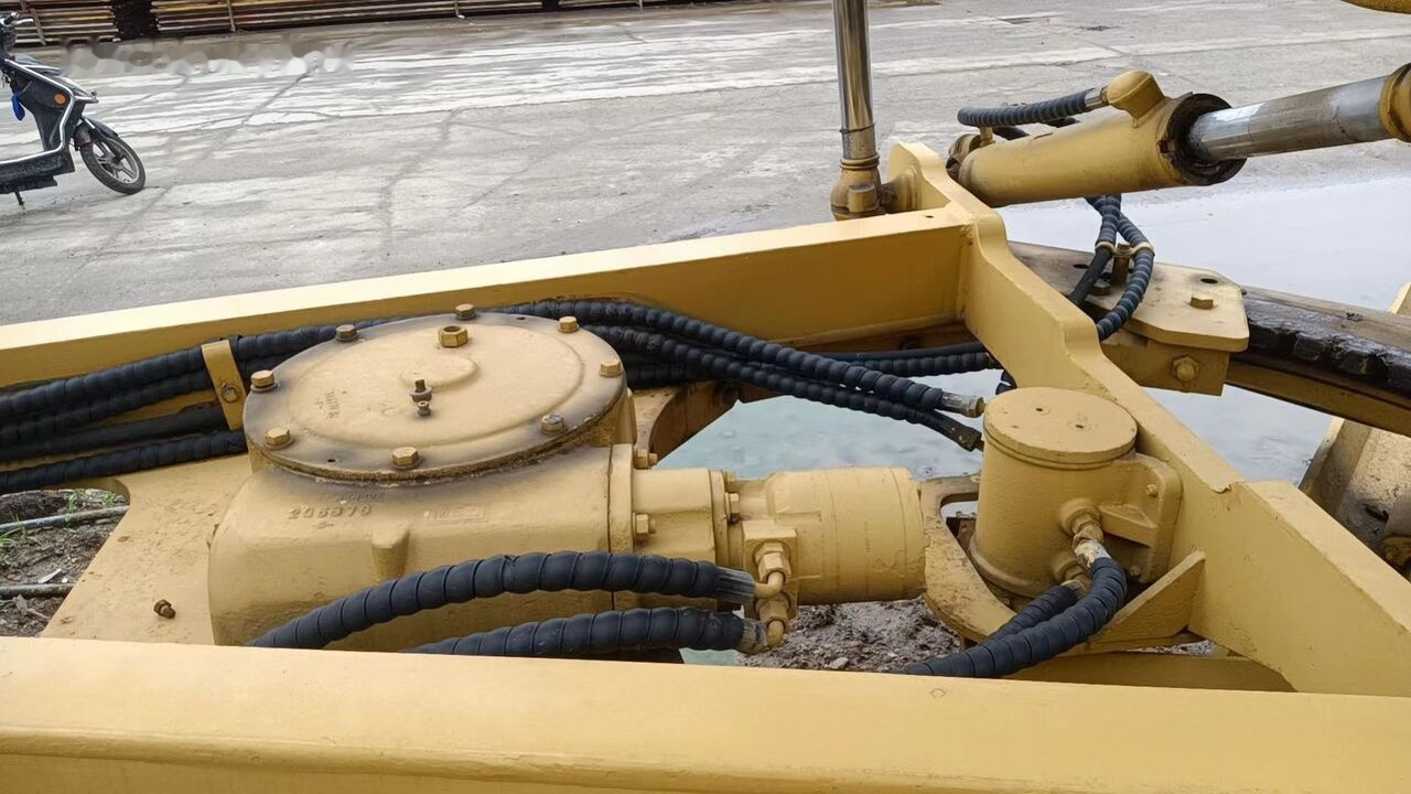 Грейдер Caterpillar 140H: фото 8