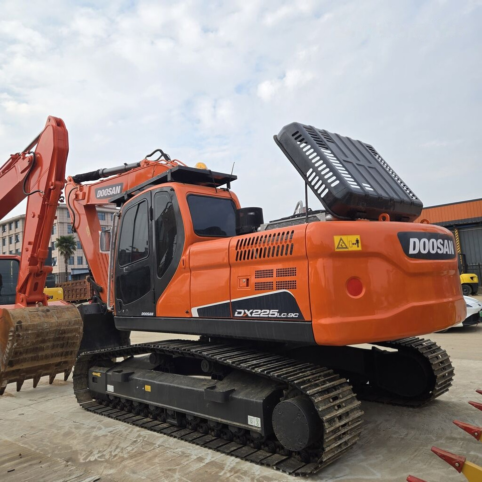 Doosan DX225LC - Гусеничный экскаватор: фото 1 Doosan DX225LC - Гусеничный экскаватор: фото 1