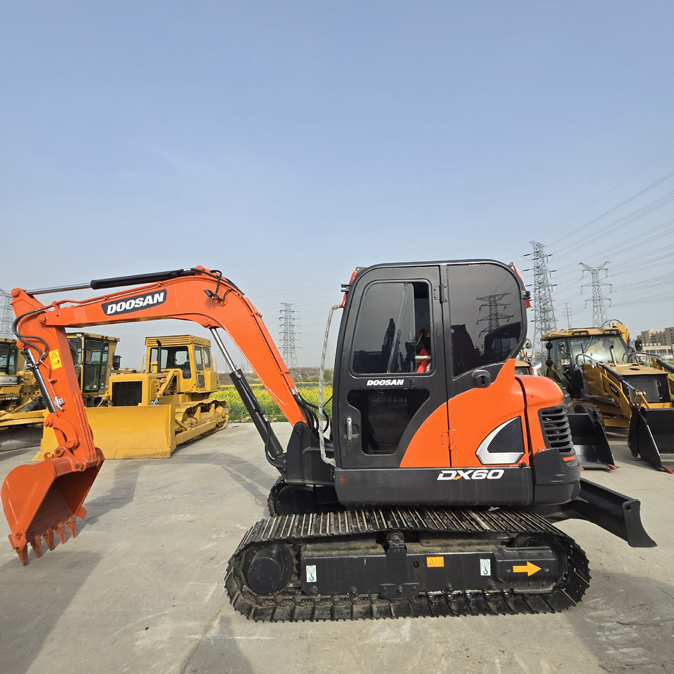 Doosan DX60 - Гусеничный экскаватор: фото 2 Doosan DX60 - Гусеничный экскаватор: фото 2