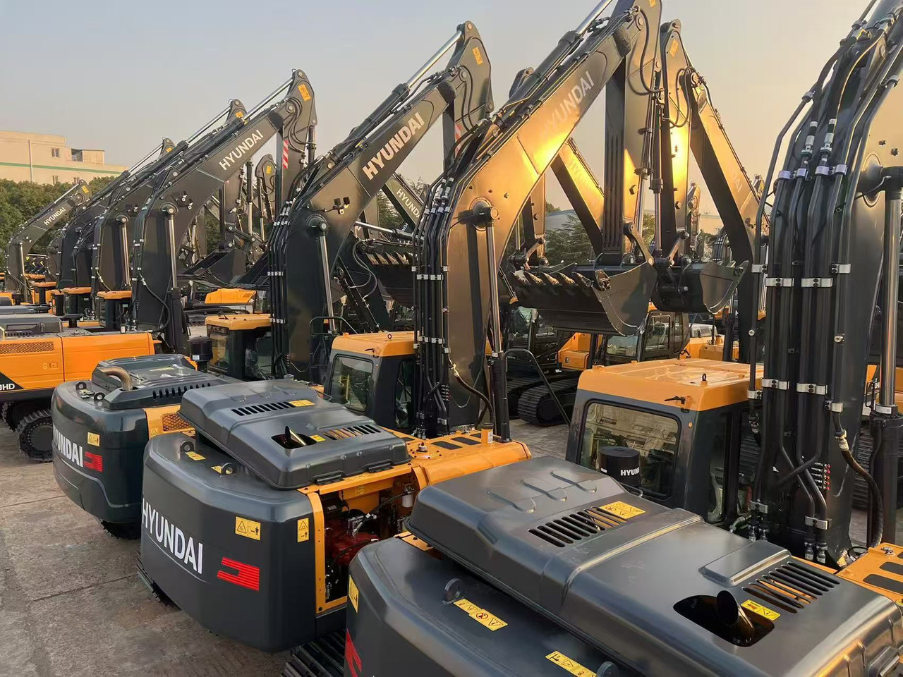 Новый Гусеничный экскаватор HYUNDAI HX220HD: фото 6