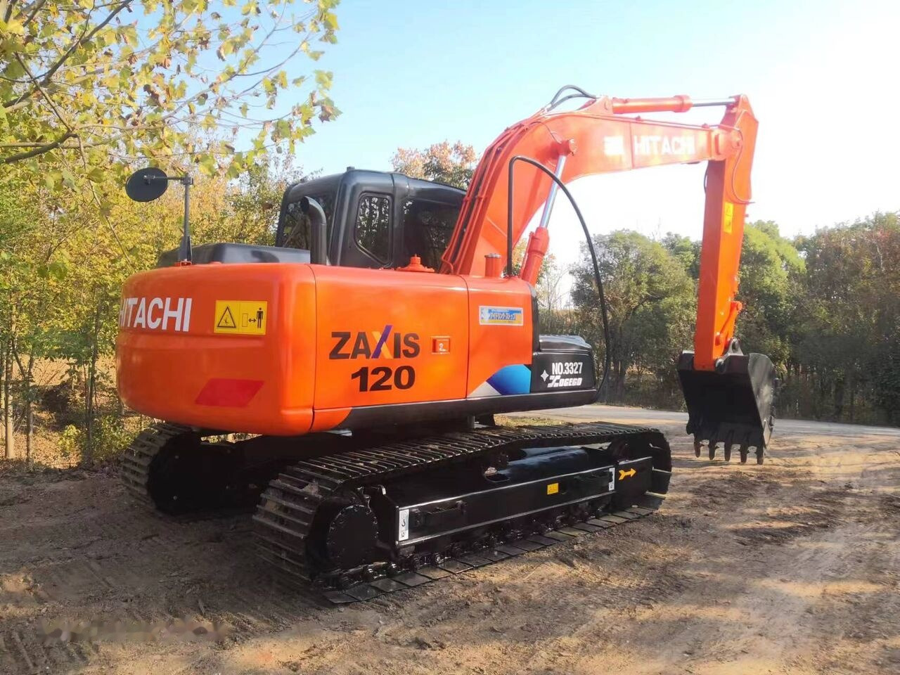 Hitachi ZX120 - Гусеничный экскаватор: фото 1 Hitachi ZX120 - Гусеничный экскаватор: фото 1