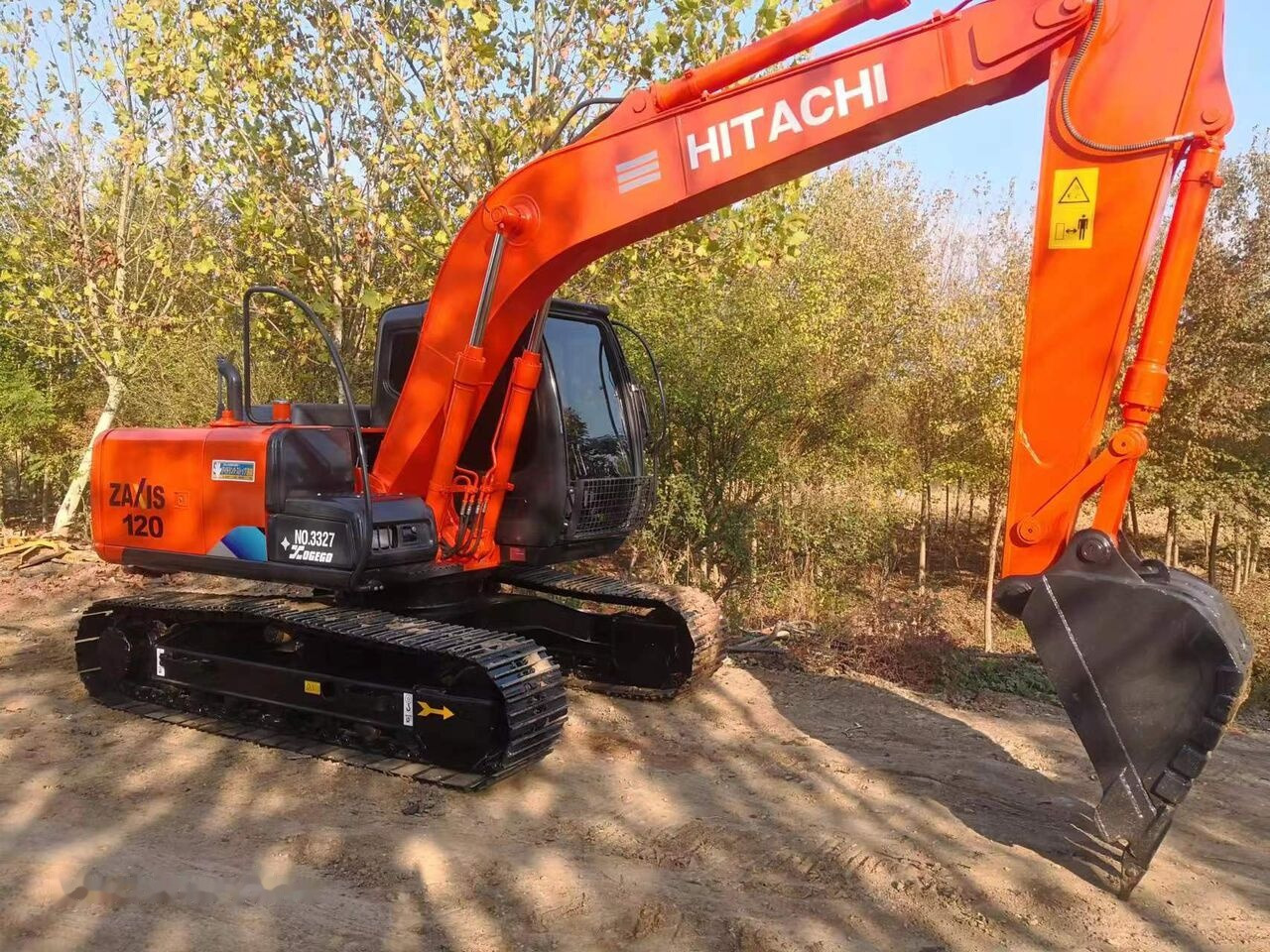 Hitachi ZX120 - Гусеничный экскаватор: фото 2 Hitachi ZX120 - Гусеничный экскаватор: фото 2