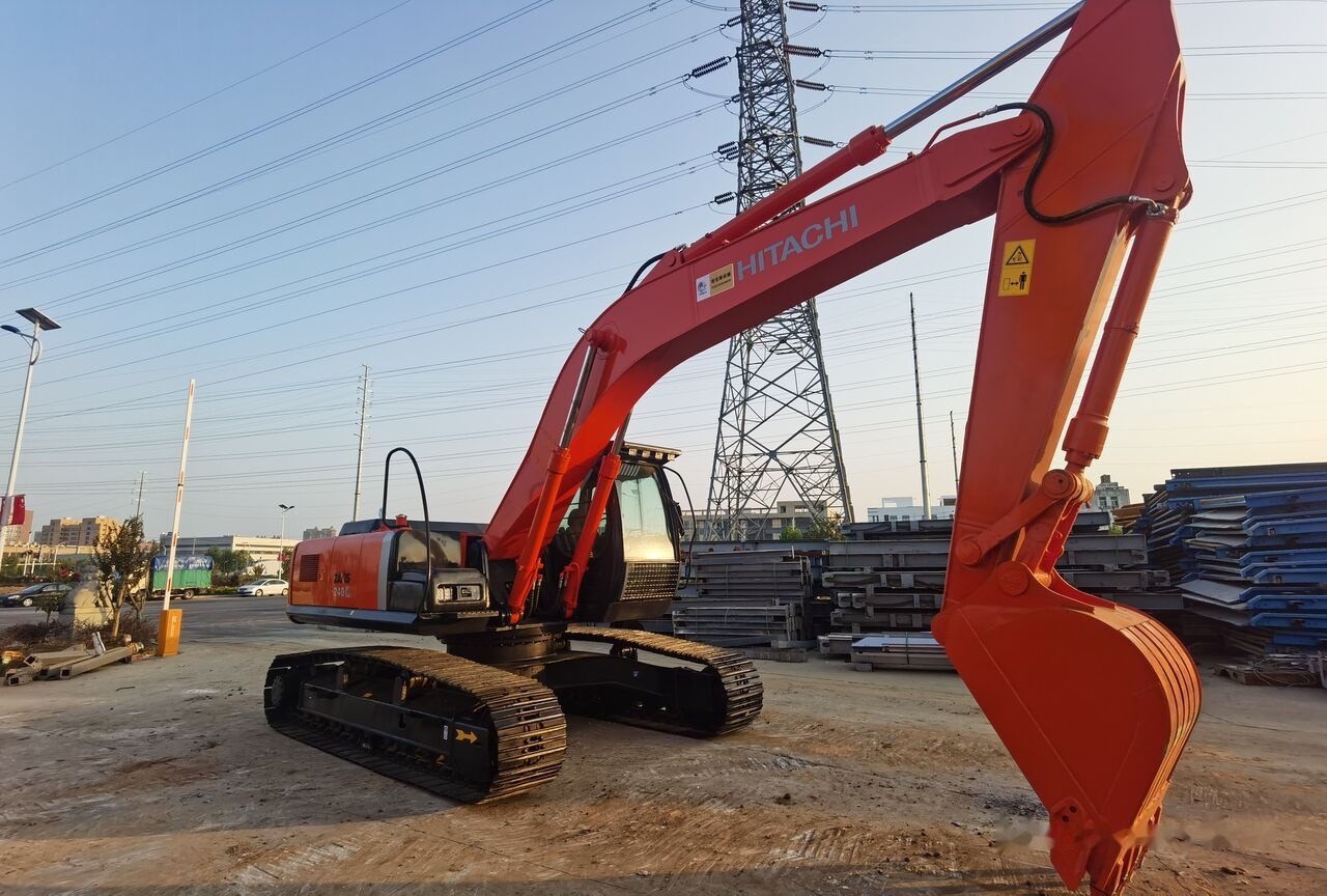Hitachi ZX240 - Гусеничный экскаватор: фото 3 Hitachi ZX240 - Гусеничный экскаватор: фото 3