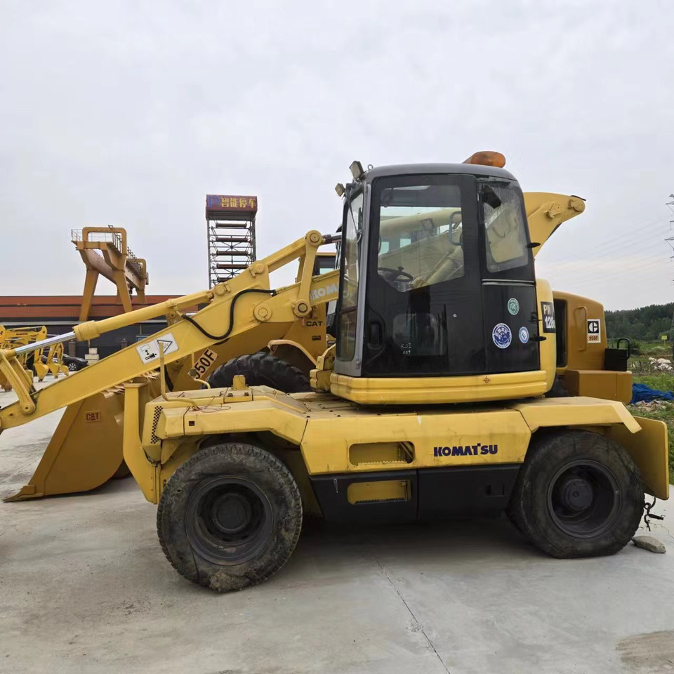 KOMATSU PC128US - Колёсный экскаватор: фото 2 KOMATSU PC128US - Колёсный экскаватор: фото 2