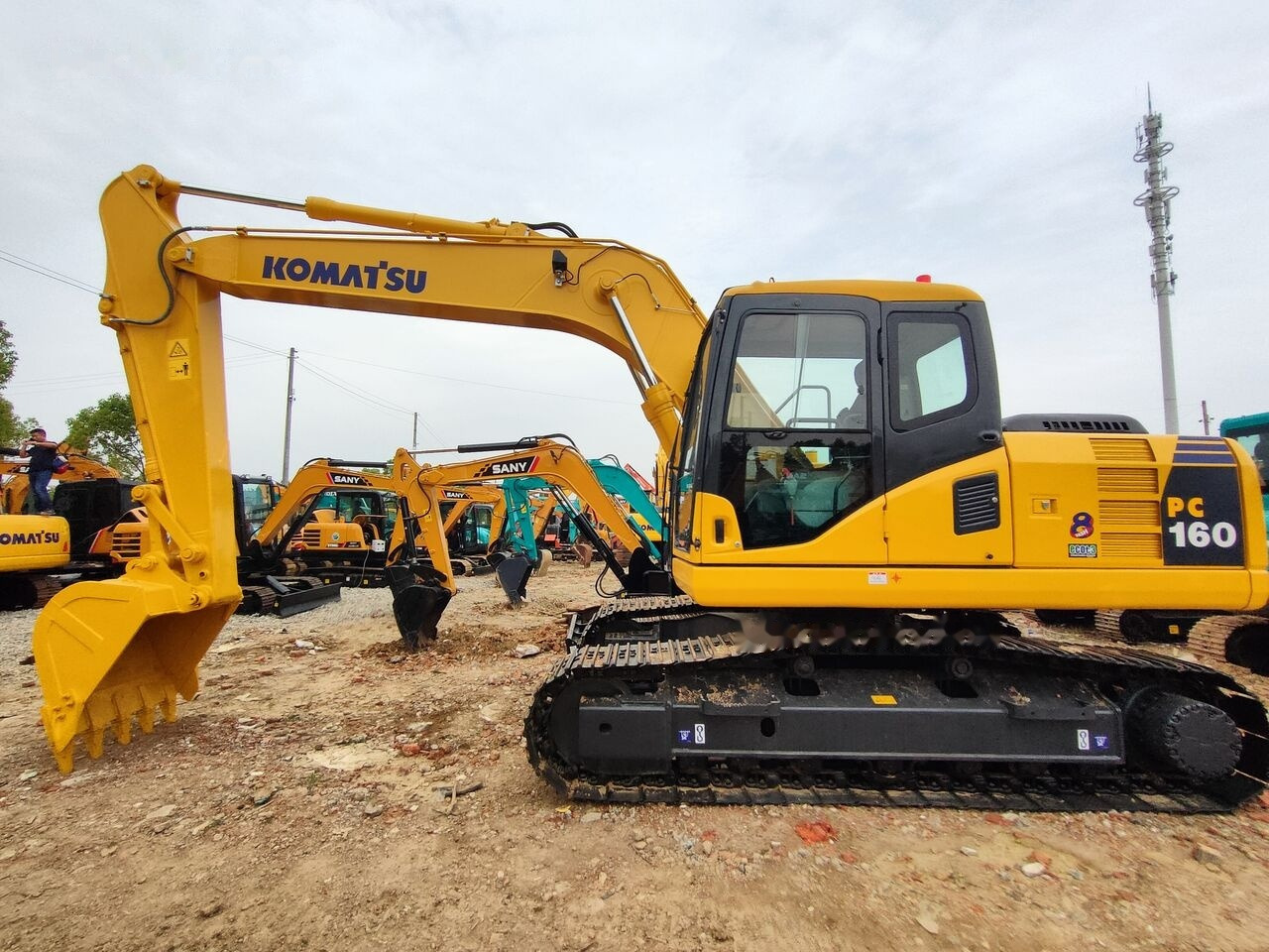 Komatsu PC160LC-7 - Гусеничный экскаватор: фото 1 Komatsu PC160LC-7 - Гусеничный экскаватор: фото 1