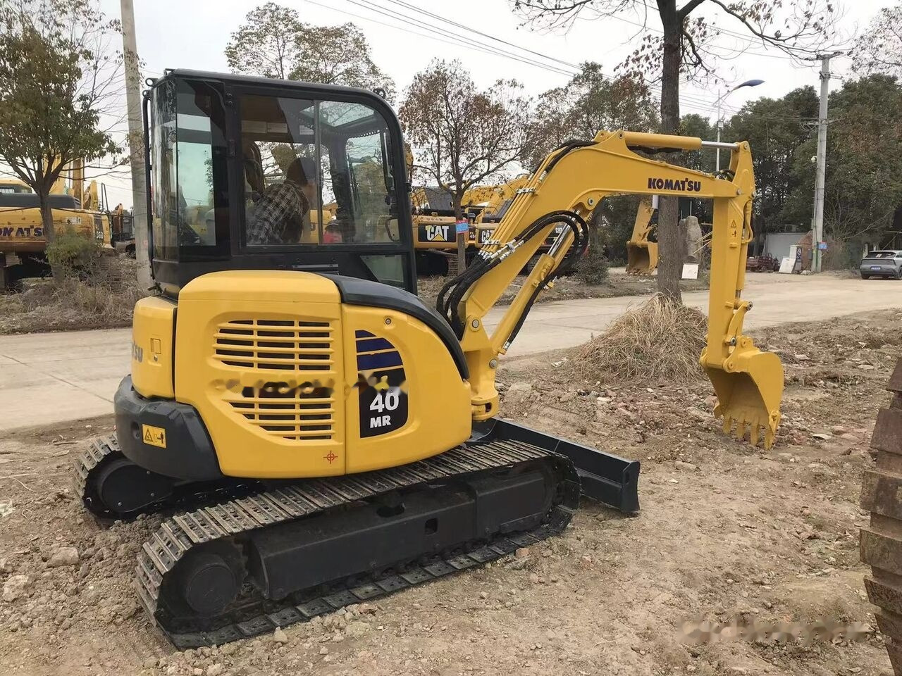 Komatsu PC40MR - Мини-экскаватор: фото 1 Komatsu PC40MR - Мини-экскаватор: фото 1