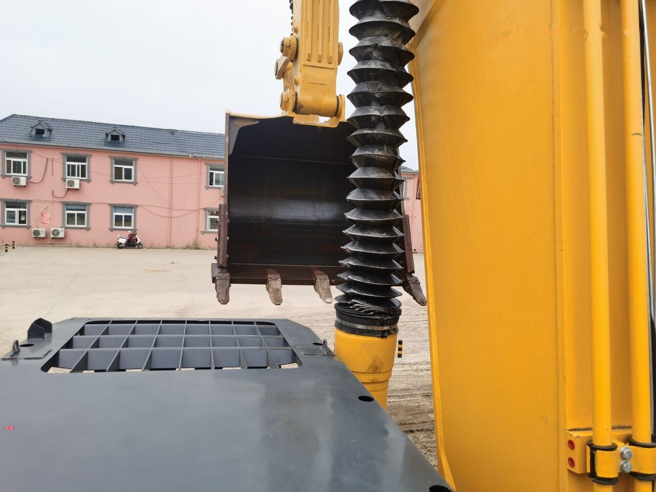 Komatsu PC450-8 - Гусеничный экскаватор: фото 1 Komatsu PC450-8 - Гусеничный экскаватор: фото 1