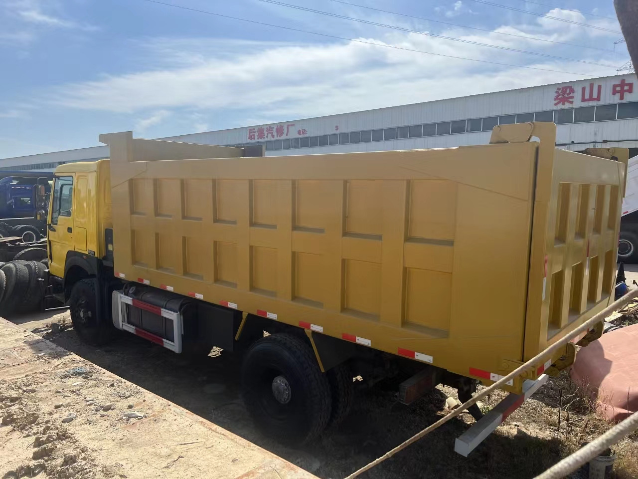 SINOTRUK HOWO 4x2 - Самосвал: фото 5 SINOTRUK HOWO 4x2 - Самосвал: фото 5