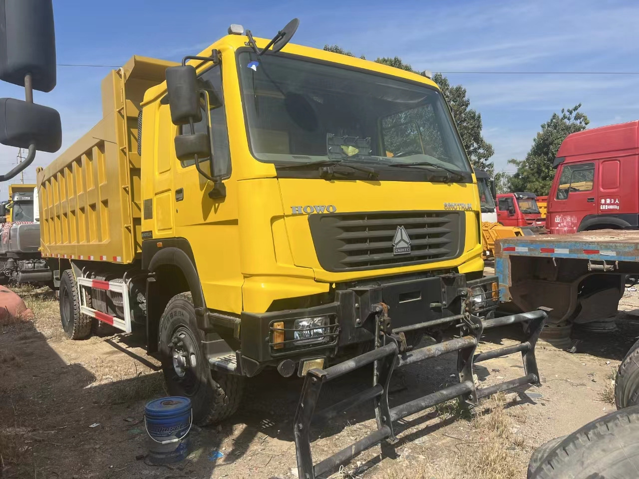 SINOTRUK HOWO 4x2 - Самосвал: фото 1 SINOTRUK HOWO 4x2 - Самосвал: фото 1