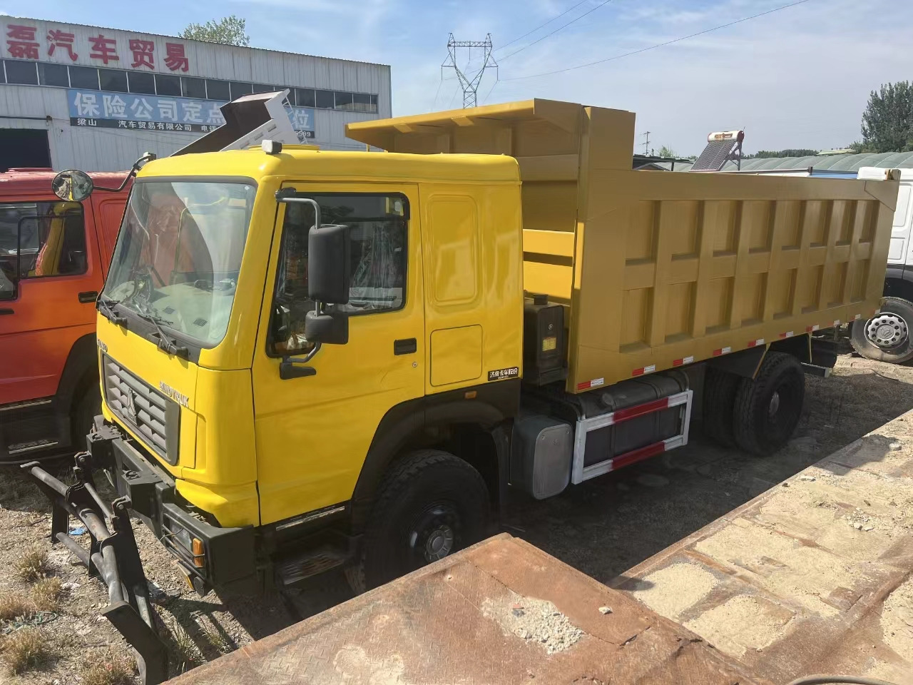 SINOTRUK HOWO 4x2 - Самосвал: фото 2 SINOTRUK HOWO 4x2 - Самосвал: фото 2