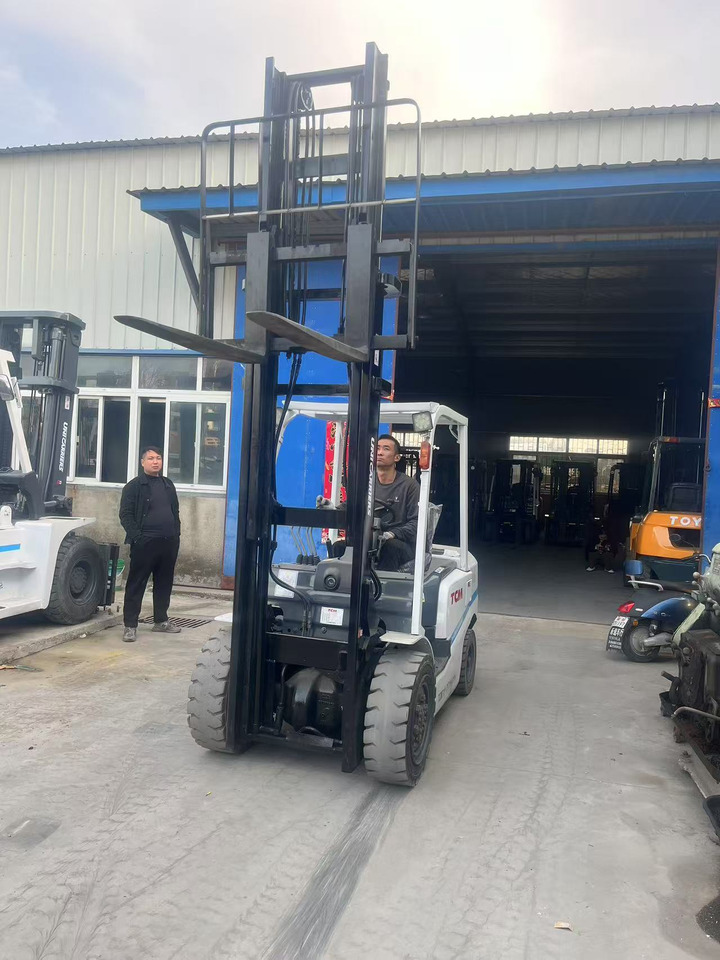 TCM FD30 - Дизельный погрузчик: фото 1 TCM FD30 - Дизельный погрузчик: фото 1