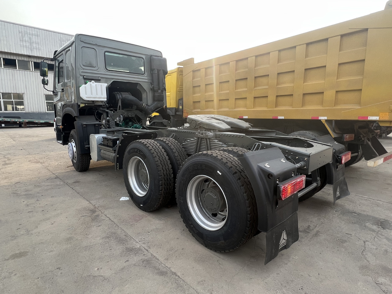SINOTRUK HOWO - Тягач: фото 1 SINOTRUK HOWO - Тягач: фото 1