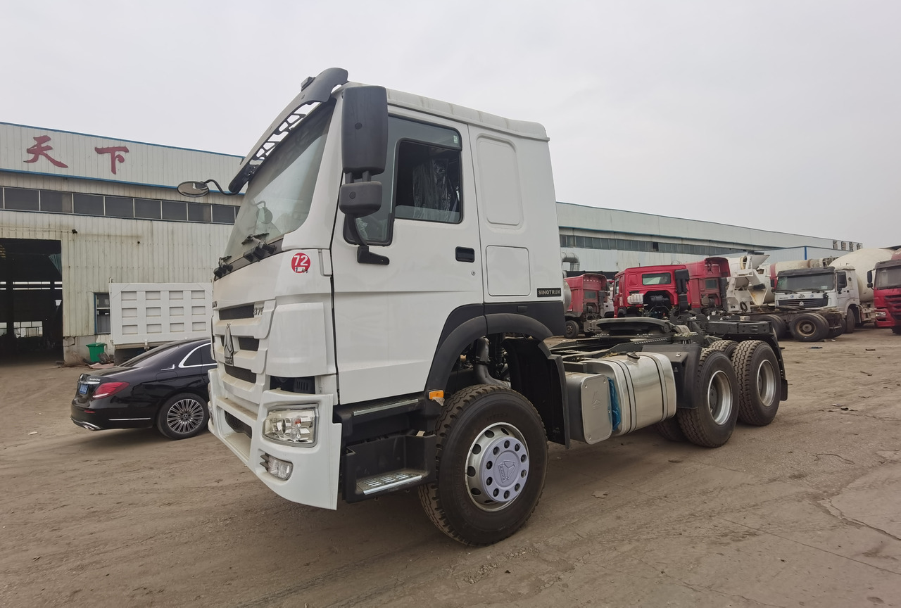 SINOTRUK HOWO trailer head - Тягач: фото 4 SINOTRUK HOWO trailer head - Тягач: фото 4