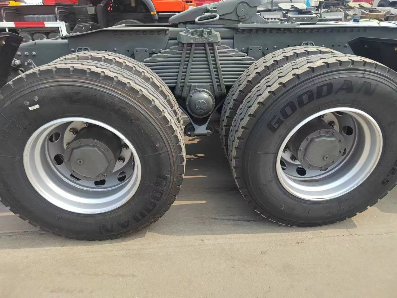 Sinotruk Howo 420 - Тягач: фото 2 Sinotruk Howo 420 - Тягач: фото 2