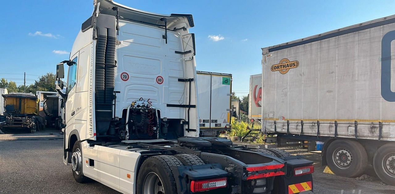 Volvo FH 460 Euro 6 Globetrotter 2018 - Тягач: фото 3 Volvo FH 460 Euro 6 Globetrotter 2018 - Тягач: фото 3