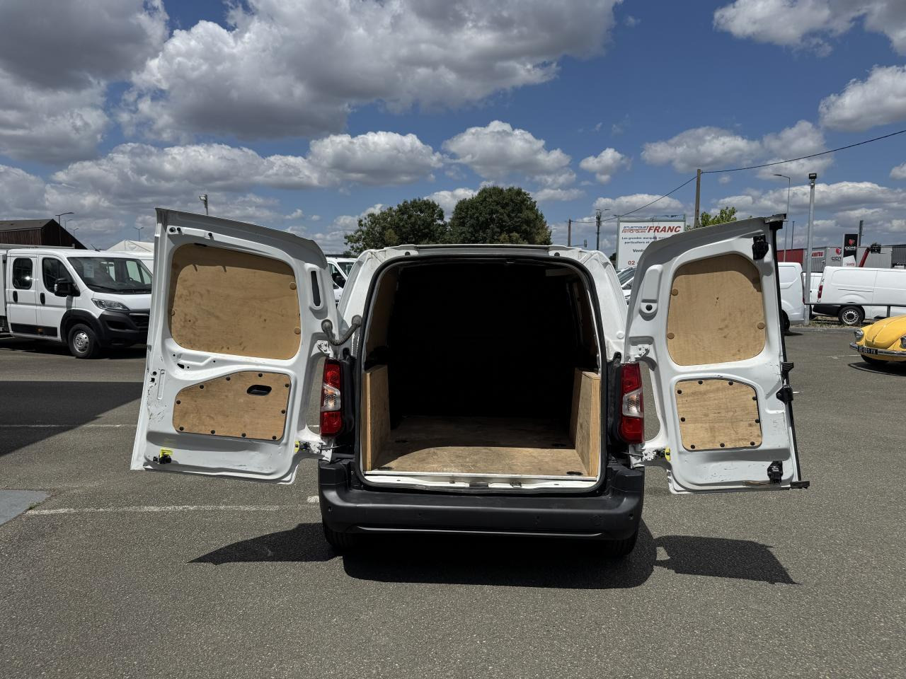 Citroen Berlingo M 650KG BLUEHDI 100 S&S DRIVER BVM5 - Цельнометаллический фургон: фото 2 Citroen Berlingo M 650KG BLUEHDI 100 S&S DRIVER BVM5 - Цельнометаллический фургон: фото 2
