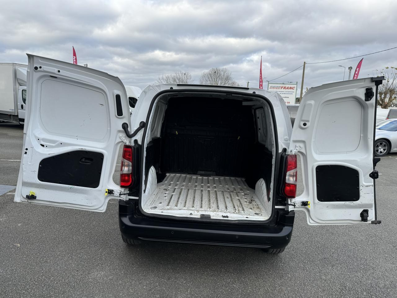 Citroen Berlingo M 650KG BLUEHDI 100 S&S DRIVER BVM5 - Цельнометаллический фургон: фото 3 Citroen Berlingo M 650KG BLUEHDI 100 S&S DRIVER BVM5 - Цельнометаллический фургон: фото 3