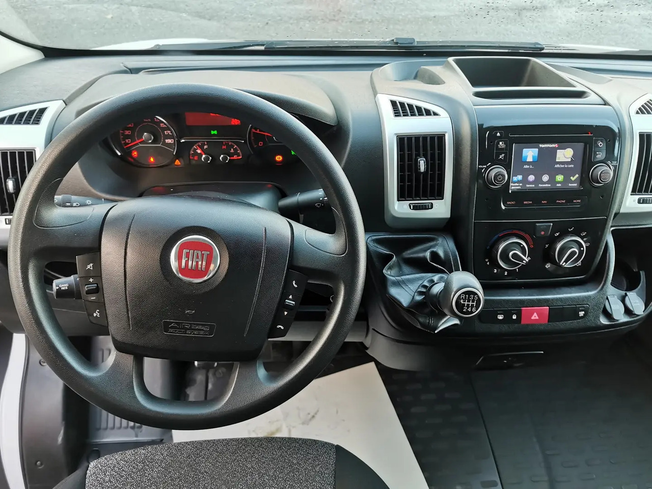 Fiat Ducato 3.5 MAXI L 2.3 MULTIJET 130CH PACK PRO NAV + COFFRE - Малотоннажный самосвал: фото 4 Fiat Ducato 3.5 MAXI L 2.3 MULTIJET 130CH PACK PRO NAV + COFFRE - Малотоннажный самосвал: фото 4