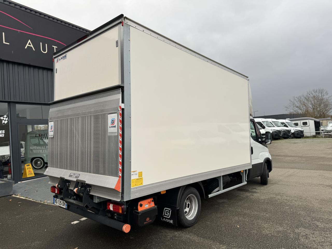 IVECO Daily 35 C 16H3.0 - BV Hi-Matic CHASSIS CABINE CAISSE 20M3 + HAYON - Фургон с закрытым кузовом: фото 5 IVECO Daily 35 C 16H3.0 - BV Hi-Matic CHASSIS CABINE CAISSE 20M3 + HAYON - Фургон с закрытым кузовом: фото 5