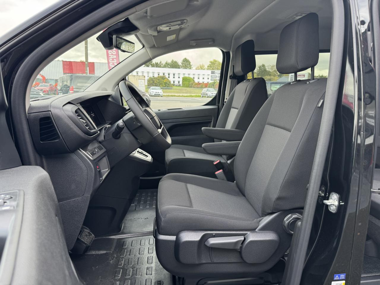 PEUGEOT Expert XL 2.0 BlueHDi - 180 S&S - BV EAT8 III CABINE APPROFONDIE Fourgon Cabine approfondie Fix в лизинг PEUGEOT Expert XL 2.0 BlueHDi - 180 S&S - BV EAT8 III CABINE APPROFONDIE Fourgon Cabine approfondie Fix: фото 6 PEUGEOT Expert XL 2.0 BlueHDi - 180 S&S - BV EAT8 III CABINE APPROFONDIE Fourgon Cabine approfondie Fix в лизинг PEUGEOT Expert XL 2.0 BlueHDi - 180 S&S - BV EAT8 III CABINE APPROFONDIE Fourgon Cabine approfondie Fix: фото 6