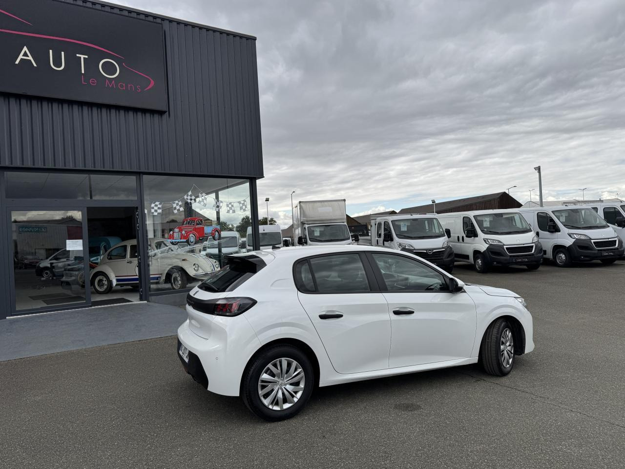 Peugeot 208 SOCIETE 1.5 BLUEHDI 100 PREMIUM PACK 2 PLACES - Легковой автомобиль: фото 5 Peugeot 208 SOCIETE 1.5 BLUEHDI 100 PREMIUM PACK 2 PLACES - Легковой автомобиль: фото 5