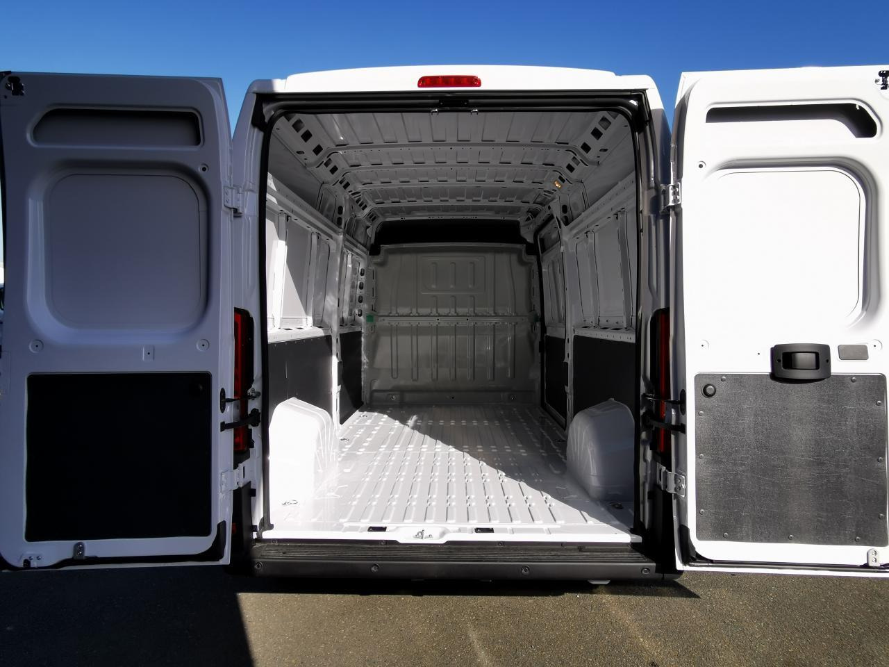 Peugeot Boxer 3.5t L2H2 2.2 HDi 140CH - Цельнометаллический фургон: фото 3 Peugeot Boxer 3.5t L2H2 2.2 HDi 140CH - Цельнометаллический фургон: фото 3