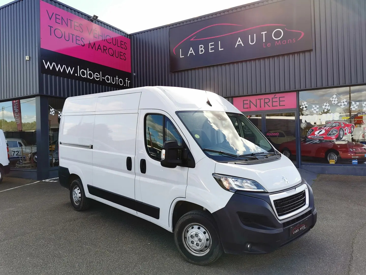 Peugeot Boxer 333 L2H2 2.2 BLUEHDI S&S 140CH ASPHALT - Цельнометаллический фургон: фото 1 Peugeot Boxer 333 L2H2 2.2 BLUEHDI S&S 140CH ASPHALT - Цельнометаллический фургон: фото 1
