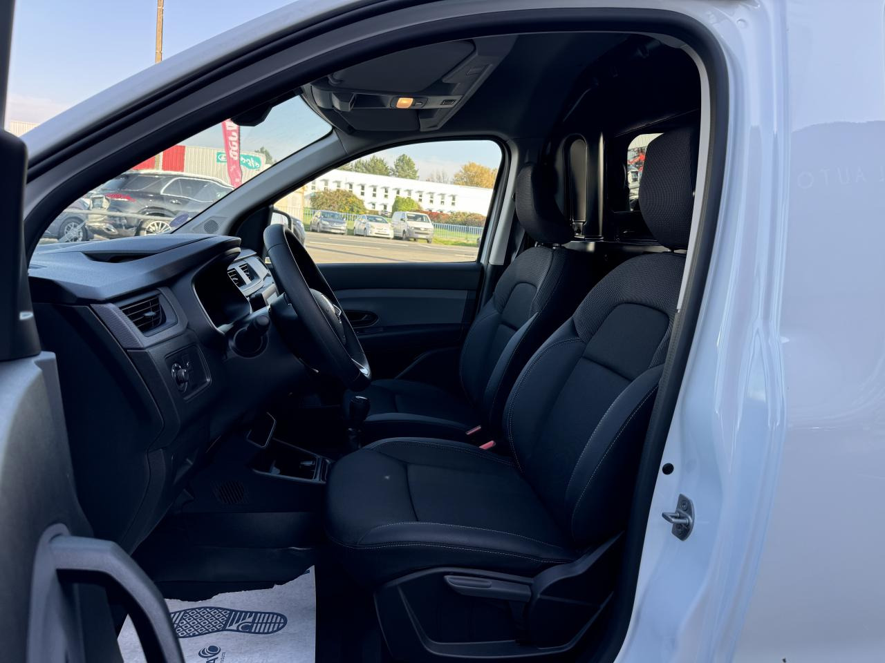 RENAULT EXPRESS 1.5 DCI 95CH CONFORT - Цельнометаллический фургон: фото 4 RENAULT EXPRESS 1.5 DCI 95CH CONFORT - Цельнометаллический фургон: фото 4