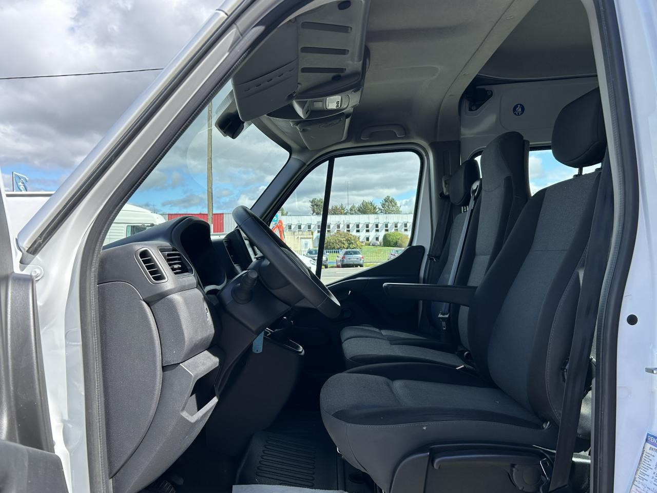 Цельнометаллический фургон RENAULT Master Confort F3500 L3H2 2.3 dCi - 135 III CABINE APPROFONDIE Cabine approfondie L3H2 Traction PHA: фото 6 Цельнометаллический фургон RENAULT Master Confort F3500 L3H2 2.3 dCi - 135 III CABINE APPROFONDIE Cabine approfondie L3H2 Traction PHA: фото 6