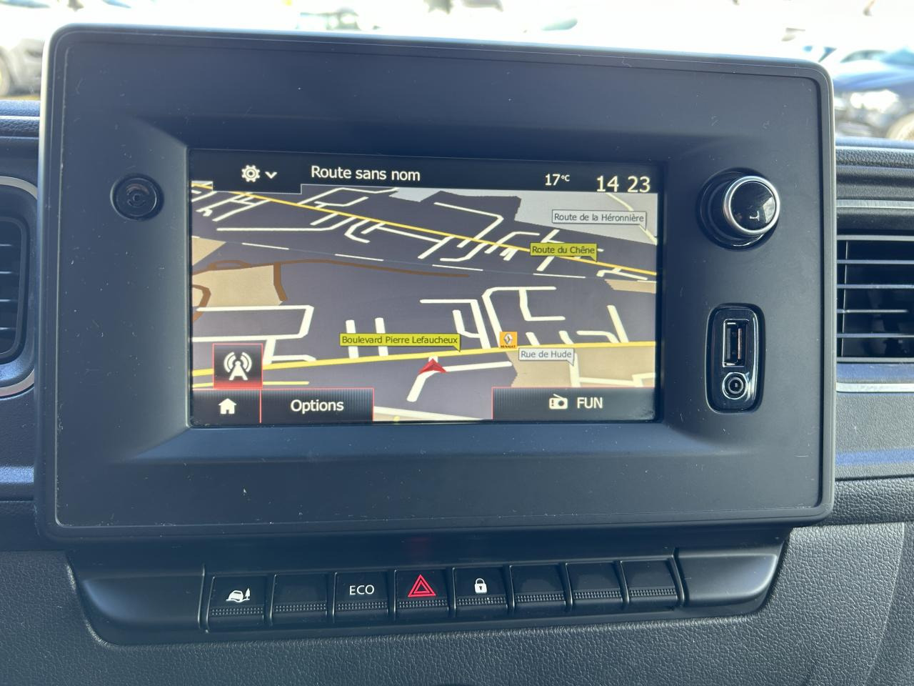 Цельнометаллический фургон RENAULT Master Confort F3500 L3H2 2.3 dCi - 135 III CABINE APPROFONDIE Cabine approfondie L3H2 Traction PHA: фото 10 Цельнометаллический фургон RENAULT Master Confort F3500 L3H2 2.3 dCi - 135 III CABINE APPROFONDIE Cabine approfondie L3H2 Traction PHA: фото 10