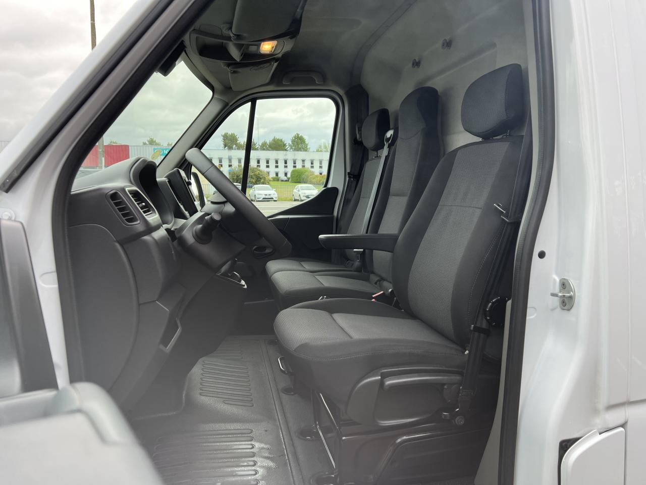 RENAULT Master Grand Confort F3300 L2H2 2.3 dCi - 135 III FOURGON Fourgon L2H2 Traction PHASE 3 - Цельнометаллический фургон: фото 4 RENAULT Master Grand Confort F3300 L2H2 2.3 dCi - 135 III FOURGON Fourgon L2H2 Traction PHASE 3 - Цельнометаллический фургон: фото 4