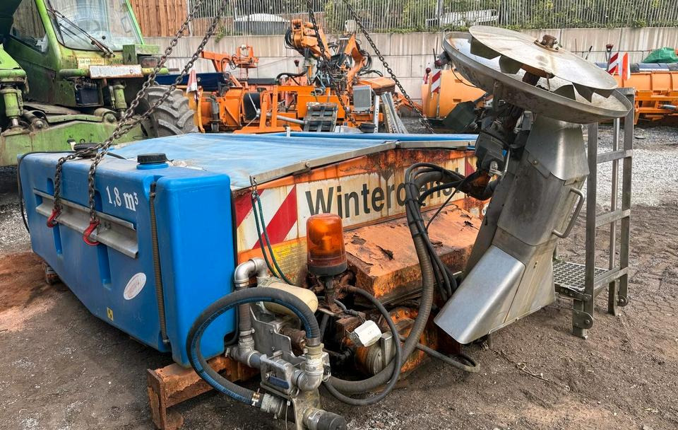 Gmeiner STA 2500 C  Salzstreuer für Unimog UGN UGE 424 427 405 U300 U 300 400 500 MERCEDES-BENZ 218 219 318 323 423 427 327 430 429 430 435 Salzsilo Streuautomat Winterdienst - Разбрасыватель песка/ Соли: фото 1 Gmeiner STA 2500 C  Salzstreuer für Unimog UGN UGE 424 427 405 U300 U 300 400 500 MERCEDES-BENZ 218 219 318 323 423 427 327 430 429 430 435 Salzsilo Streuautomat Winterdienst - Разбрасыватель песка/ Соли: фото 1