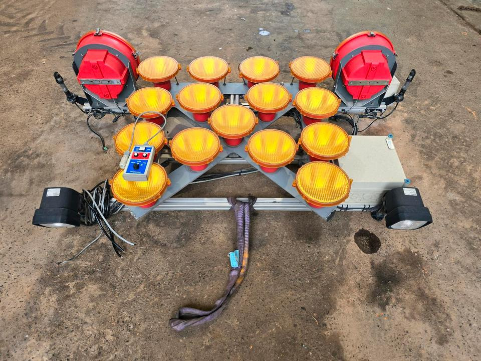 Horizont Blinkpfeinalage für Unimog mit Xenonscheinwerfer Dachträger Nissen Vz616 Funkwarnmeldeanlage passend für UGE UGN U290 U 300 400 500 405 218 219 318 319 423 427 430 527 530 Mercedes-Benz Dach - Свет/ Освещение для Строительной техники: фото 3 Horizont Blinkpfeinalage für Unimog mit Xenonscheinwerfer Dachträger Nissen Vz616 Funkwarnmeldeanlage passend für UGE UGN U290 U 300 400 500 405 218 219 318 319 423 427 430 527 530 Mercedes-Benz Dach - Свет/ Освещение для Строительной техники: фото 3