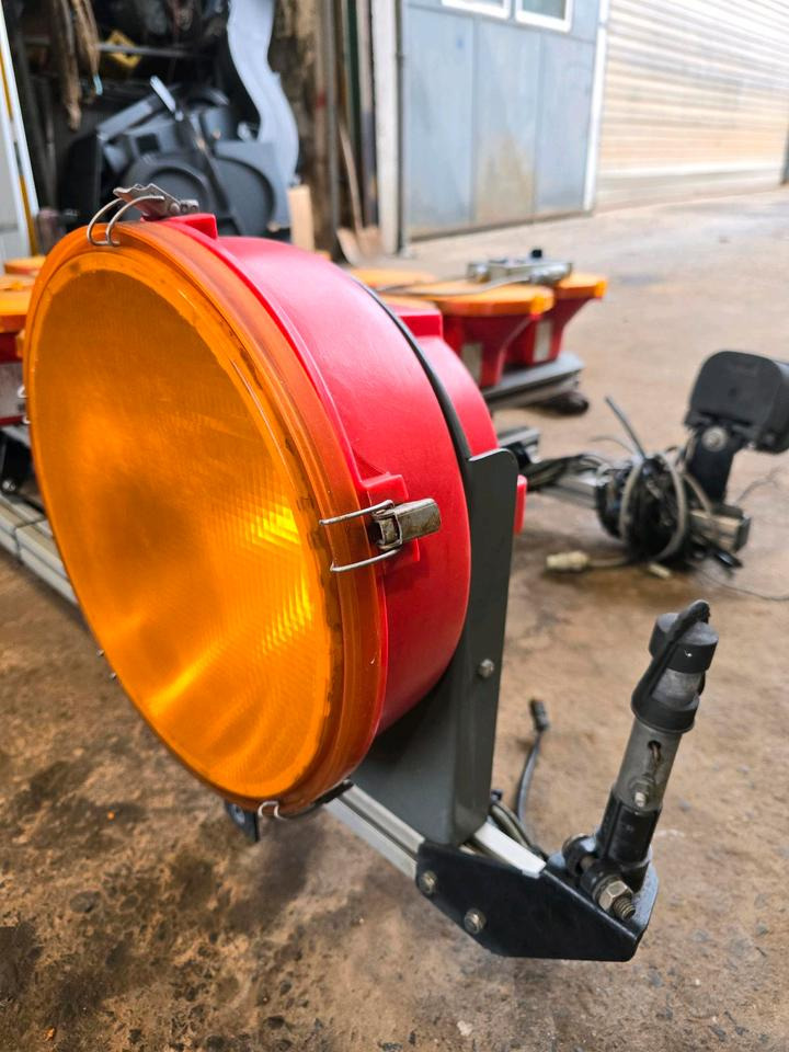 Horizont Blinkpfeinalage für Unimog mit Xenonscheinwerfer Dachträger Nissen Vz616 Funkwarnmeldeanlage passend für UGE UGN U290 U 300 400 500 405 218 219 318 319 423 427 430 527 530 Mercedes-Benz Dach - Свет/ Освещение для Строительной техники: фото 5 Horizont Blinkpfeinalage für Unimog mit Xenonscheinwerfer Dachträger Nissen Vz616 Funkwarnmeldeanlage passend für UGE UGN U290 U 300 400 500 405 218 219 318 319 423 427 430 527 530 Mercedes-Benz Dach - Свет/ Освещение для Строительной техники: фото 5