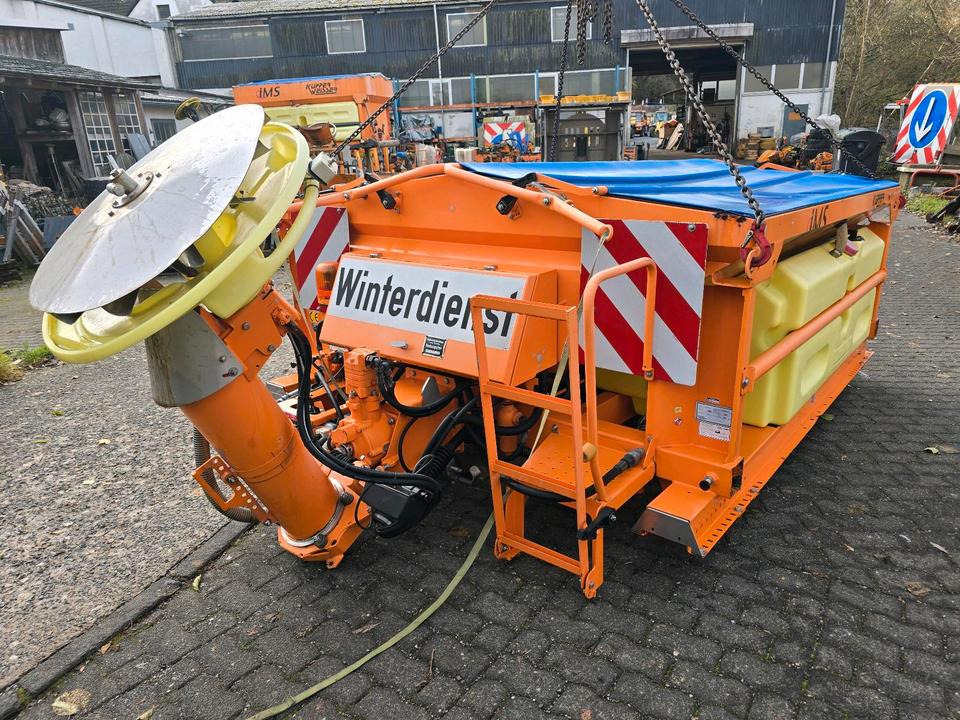 Küpper-Weisser IMSSN 2,7m3 F2527HFS IMSSF Salzstreuer Winterdienst Streuautomat Streusilo Solestreuer passend für UNIMOG 405/10 405/12 UGE UGN U300 400 500 530 430 318 423 - Разбрасыватель песка/ Соли: фото 1 Küpper-Weisser IMSSN 2,7m3 F2527HFS IMSSF Salzstreuer Winterdienst Streuautomat Streusilo Solestreuer passend für UNIMOG 405/10 405/12 UGE UGN U300 400 500 530 430 318 423 - Разбрасыватель песка/ Соли: фото 1
