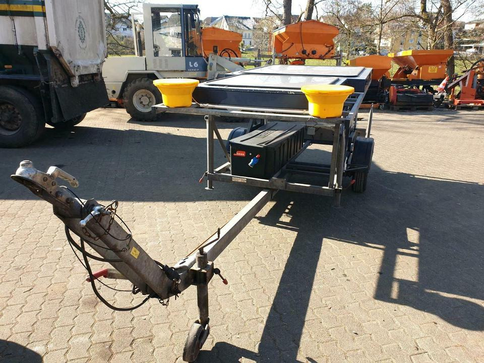 Nissen LED Vorwarntafel Verkehrssicherung Verkehrsleittafel unimo - Строительное оборудование, Прицеп: фото 2 Nissen LED Vorwarntafel Verkehrssicherung Verkehrsleittafel unimo - Строительное оборудование, Прицеп: фото 2