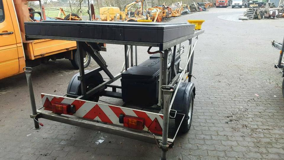 Nissen VLT Verkehrsleitanhänger LED Verkehrssicherungsanhänger - Строительное оборудование, Прицеп: фото 2 Nissen VLT Verkehrsleitanhänger LED Verkehrssicherungsanhänger - Строительное оборудование, Прицеп: фото 2