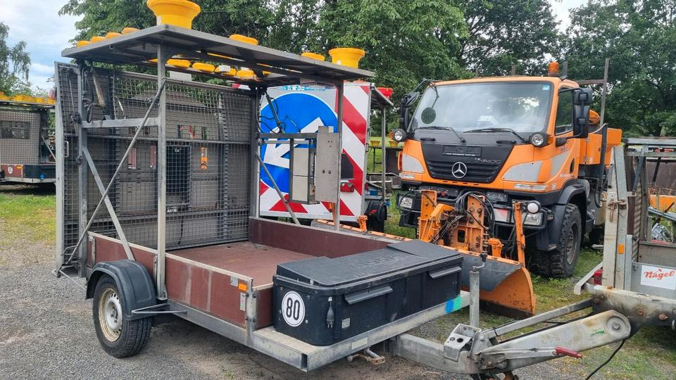 Nissen VZ616 Absperrtafel LED Funkwarnmeldeanlage Sperrwand Sperrtafel Verkehrsleittafel Verkehrsleitanhänger Verkehrssicherungsanhänger Leittafel Verkehrssicherung Vorwarner Vorwarntafel ABT - Строительное оборудование, Прицеп: фото 2 Nissen VZ616 Absperrtafel LED Funkwarnmeldeanlage Sperrwand Sperrtafel Verkehrsleittafel Verkehrsleitanhänger Verkehrssicherungsanhänger Leittafel Verkehrssicherung Vorwarner Vorwarntafel ABT - Строительное оборудование, Прицеп: фото 2