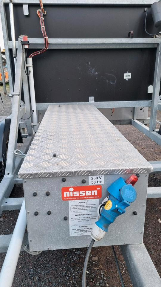 Прицеп Neuwertige Nissen LED VLT Verkehrsleittafel Verkehrsleitanhänger Verkehrssicherungsanhänger Leitanhänger Leittafel Absperrtafel FAT Verkehrssicherung GPS: фото 10