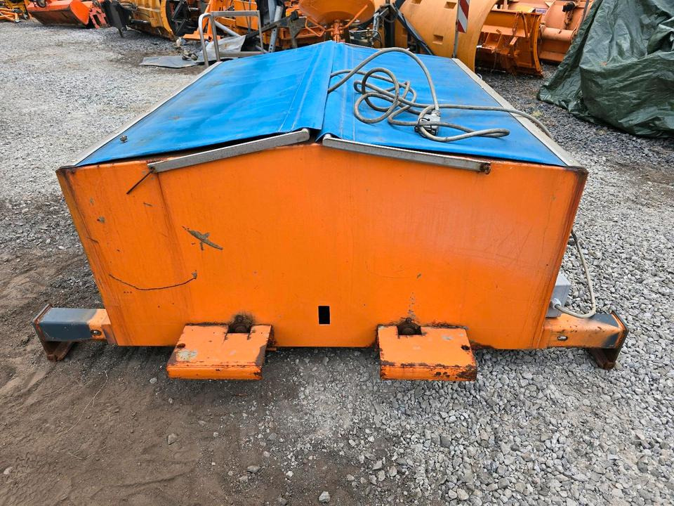 Salzstreuer Gmeiner STA 2000 C für Unimog UGN UGE 424 427 405 U300 U 300 400 500 MERCEDES-BENZ 218 219 318 323 423 427 327 430 429 430 435 Salzsilo Streuautomat Winterdienst - Разбрасыватель песка/ Соли: фото 5 Salzstreuer Gmeiner STA 2000 C für Unimog UGN UGE 424 427 405 U300 U 300 400 500 MERCEDES-BENZ 218 219 318 323 423 427 327 430 429 430 435 Salzsilo Streuautomat Winterdienst - Разбрасыватель песка/ Соли: фото 5