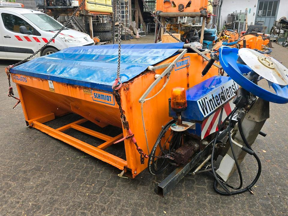 Salzstreuer Stratos F25K-19 für Unimog UGN UGE 424 427 405 U300 U 300 400 500 MERCEDES-BENZ 218 219 318 323 423 427 327 430 429 430 435 Salzsilo Streuautomat Winterdienst - Разбрасыватель песка/ Соли: фото 1 Salzstreuer Stratos F25K-19 für Unimog UGN UGE 424 427 405 U300 U 300 400 500 MERCEDES-BENZ 218 219 318 323 423 427 327 430 429 430 435 Salzsilo Streuautomat Winterdienst - Разбрасыватель песка/ Соли: фото 1