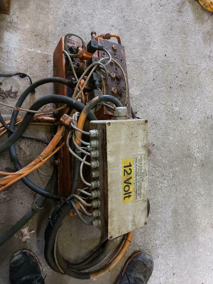 Schmidt Salzstreuer SST DST Hydr. Steuerblock Platine Steuerung - Гидравлический клапан для Коммунальной и специальной техники: фото 3 Schmidt Salzstreuer SST DST Hydr. Steuerblock Platine Steuerung - Гидравлический клапан для Коммунальной и специальной техники: фото 3