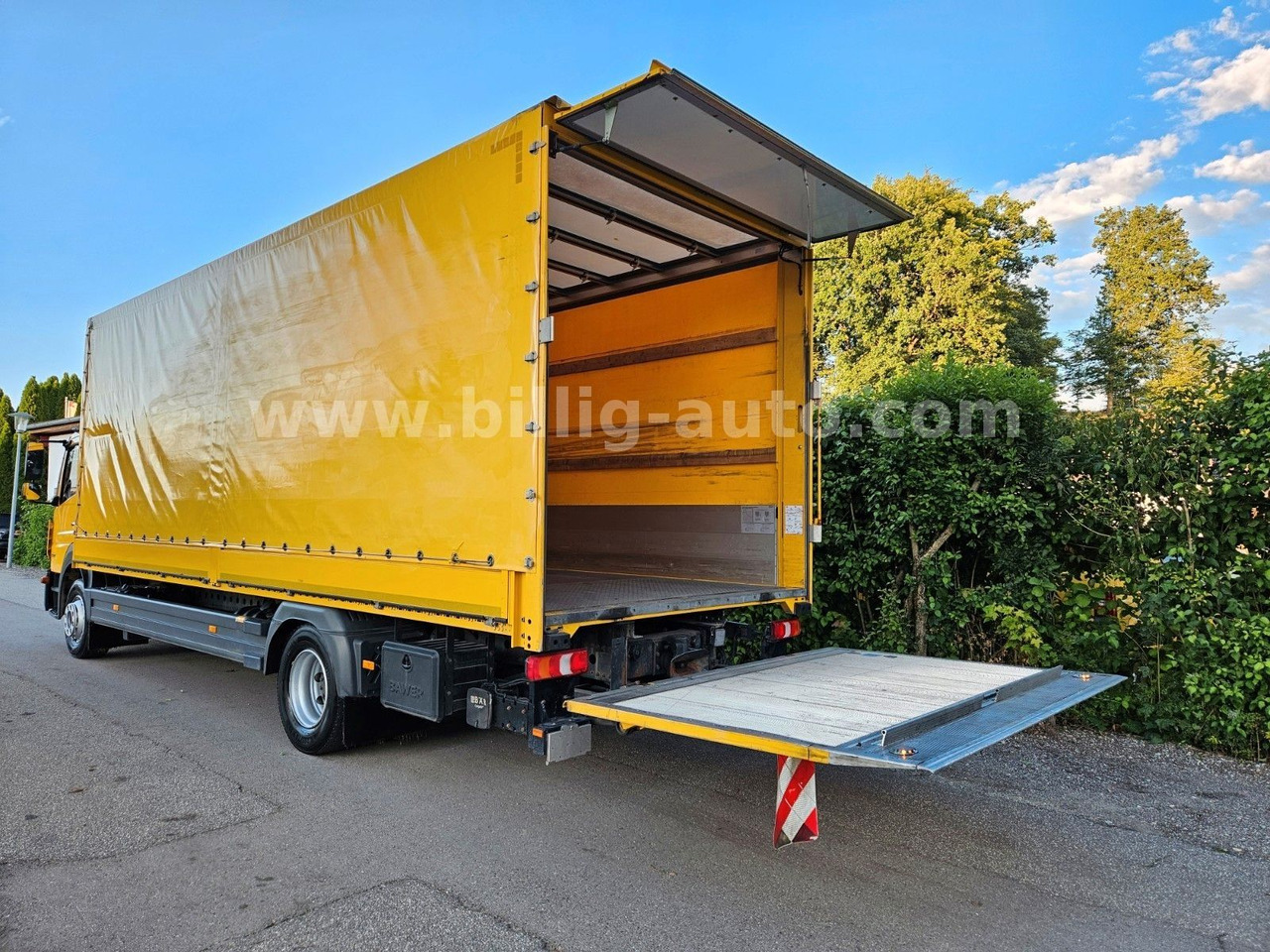 Mercedes-Benz Atego 1327 L * BREMS/SPUR-ASS*DIFF.*LBW*AHK*7.2m - Тентованный грузовик: фото 1 Mercedes-Benz Atego 1327 L * BREMS/SPUR-ASS*DIFF.*LBW*AHK*7.2m - Тентованный грузовик: фото 1